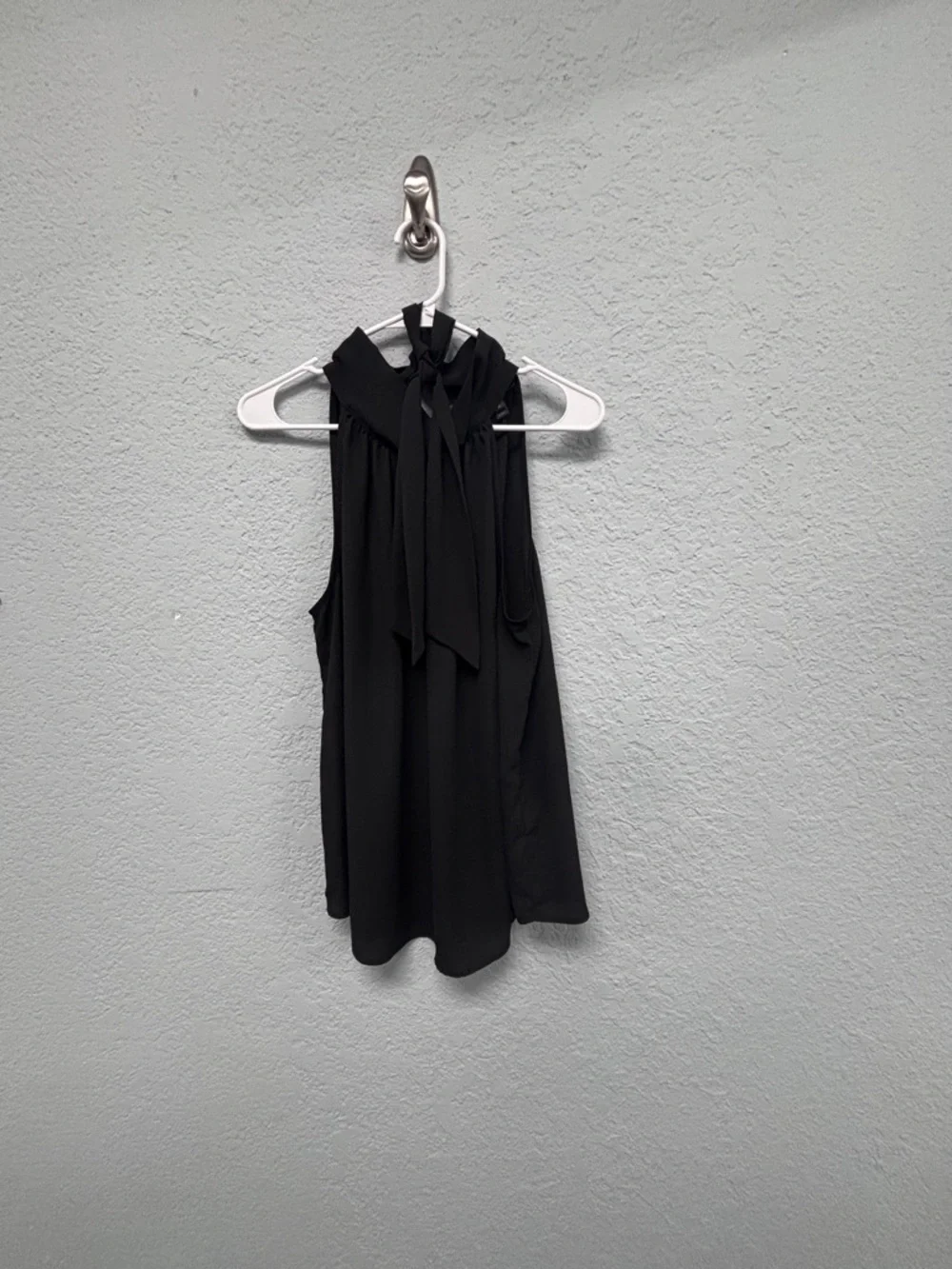 J. Crew W’s Size 10 Black Flowy Sleeveless Tie-Neck Camisole. Extremely Elegant